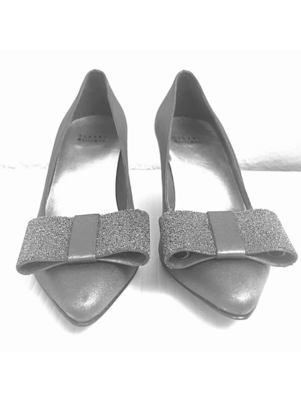 Stuart Weitzman Pointed Toe Pumps with Decorative Bow Kitten Heels Silver Size 7